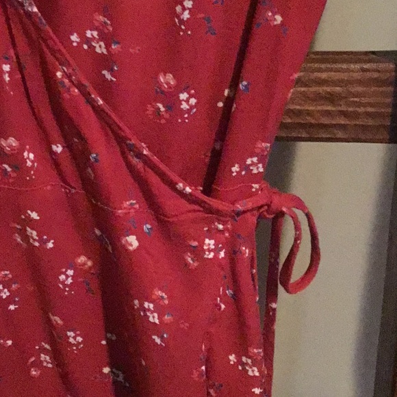 Hollister Red ditsy floral wrap dress - Picture 3 of 5